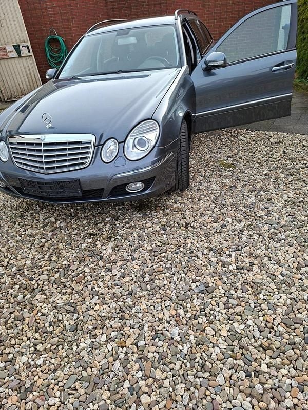 Gebraucht Mercedes E200 184 PS (135 kW) 2008 Grau Kombi