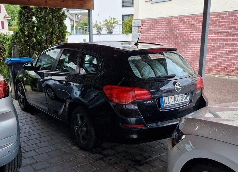 Schwarz Gebraucht 2011 Opel Astra Edition Kombi | 3.900 € (Fairer Preis) - Bild 1/4