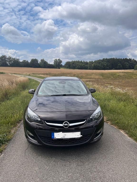 Braun Gebraucht 2013 Opel Astra Active Limousine | 7.000 € (Fairer Preis) - Bild 1/4