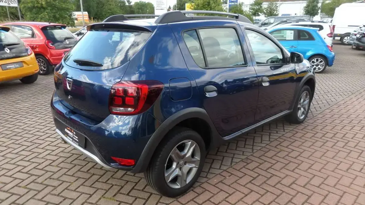 Gebraucht Dacia Sandero Essentiel 90 PS (66 kW) 2019 Kosmosblau (blau) Limousine