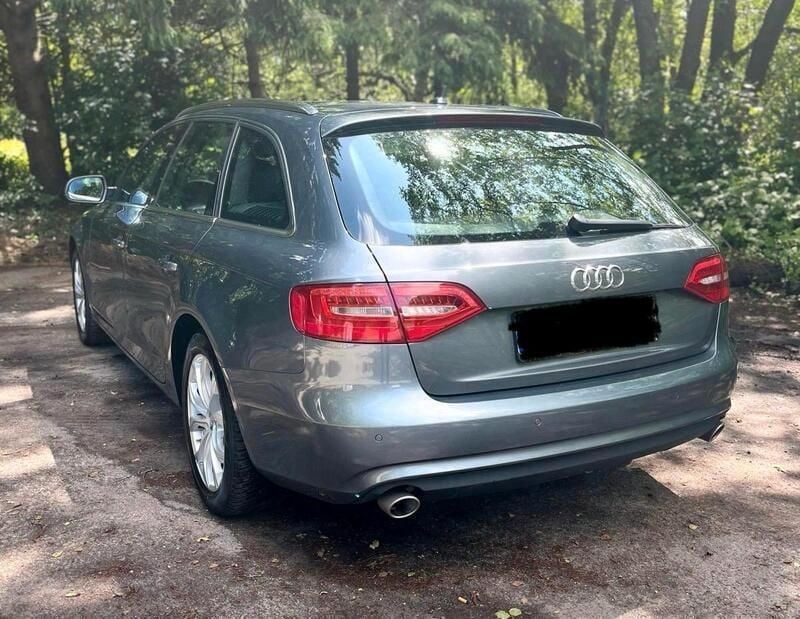Grau Gebraucht 2012 Audi A4 Kombi | 9.500 € (Guter Preis) - Bild 1/4