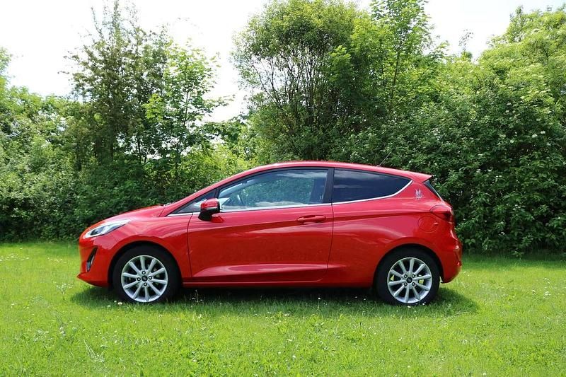 Gebraucht Ford Fiesta Titanium 86 PS (63 kW) 2018 Rot Kleinwagen