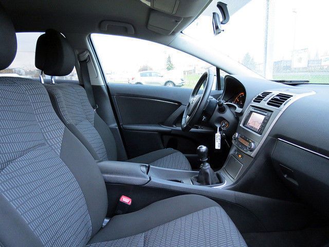 Gebraucht Toyota Avensis Edition 150 PS (110 kW) 2011 Schwarz metallic Kombi