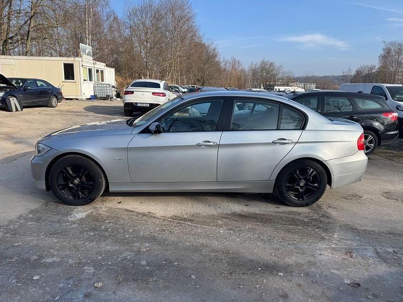 Gebraucht BMW 318 129 PS (94 kW) 2006 Silber Limousine