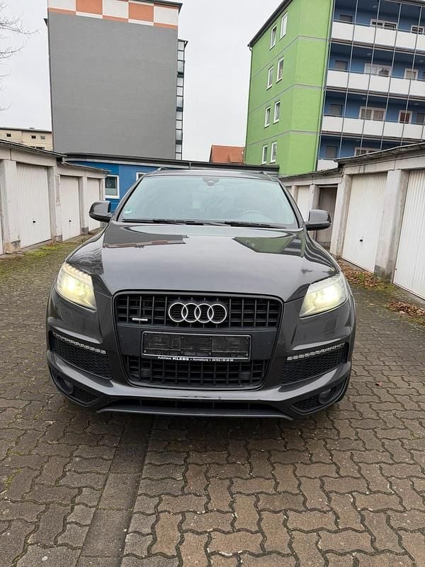 Grau Gebraucht 2010 Audi Q7 SUV | 8.990 € (Fairer Preis) - Bild 1/4