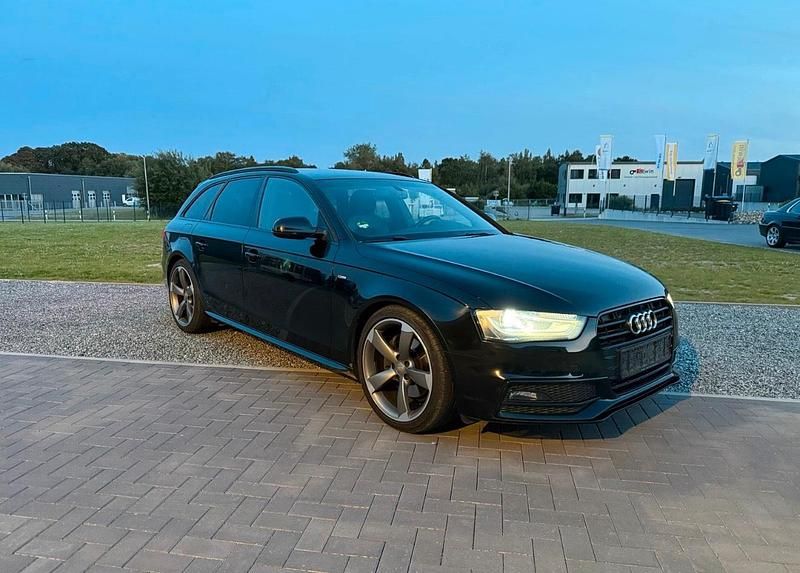 Schwarz Gebraucht 2013 Audi A4 S-Line Kombi | 6.000 € (Superpreis) - Bild 1/4