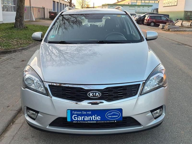 Gebraucht Kia Ceed 90 PS (66 kW) 2010 Silber Kleinwagen