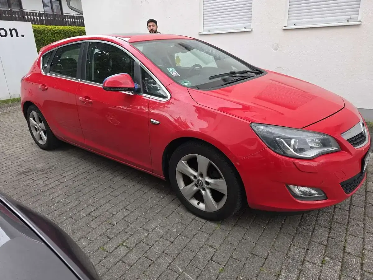 Usata Opel Astra Sport 179 CV (131 kW) 2011 Rosso Utilitaria