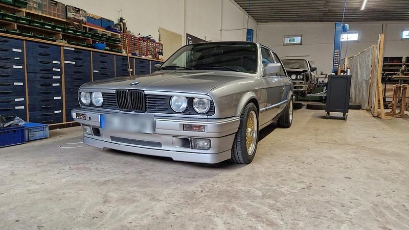Silber Gebraucht 1988 BMW 318 Coupé | 11.899 € - Bild 1/4