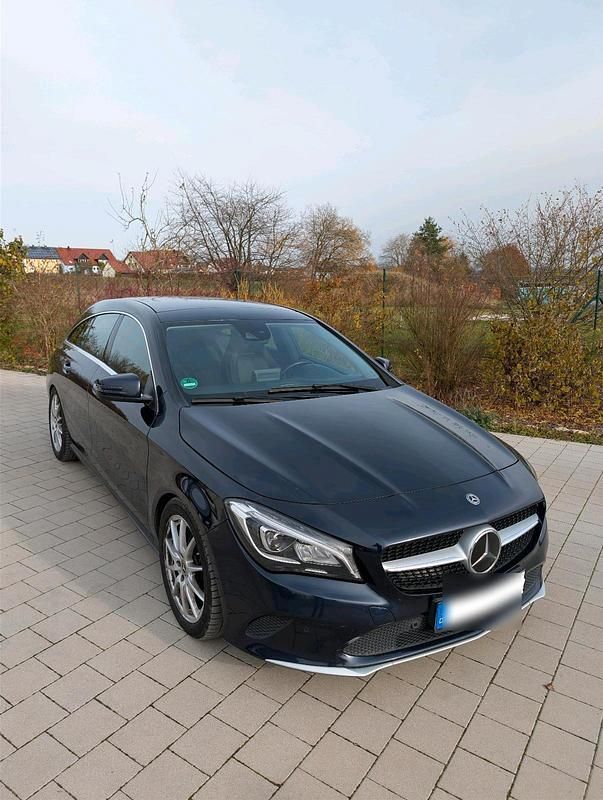 Gebraucht Mercedes CLA220 170 PS (125 kW) 2018 Blau Limousine