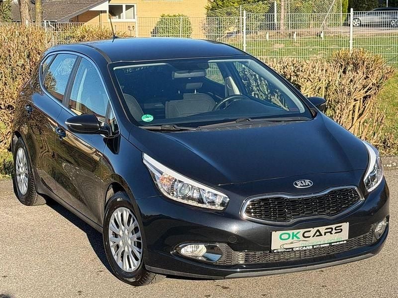 Gebraucht Kia Ceed Vision 99 PS (72 kW) 2013 Schwarz Kleinwagen