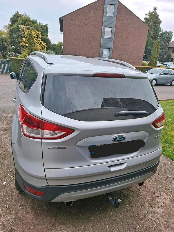 Second-hand Ford Kuga 150 CP (110 kW) 2016 Argintiu SUV