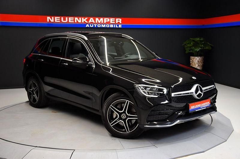 Schwarz Gebraucht 2022 Mercedes GLC220 AMG SUV | 43.990 € (Guter Preis) - Bild 1/4