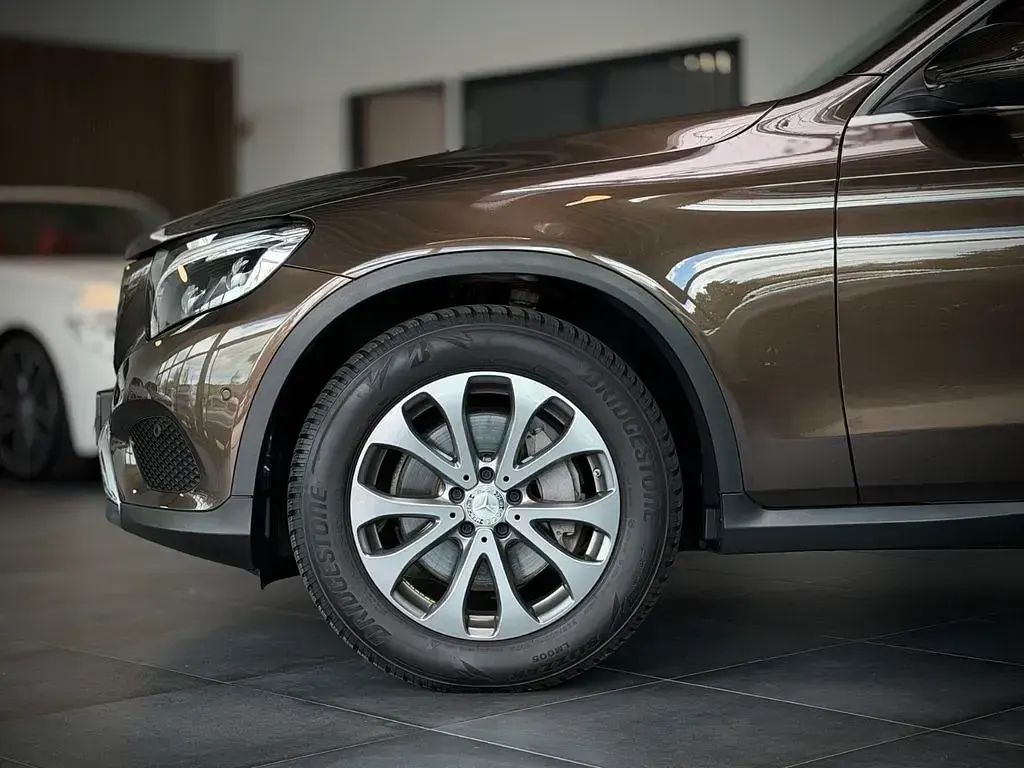 Gebraucht Mercedes GLC250 Exclusive 211 PS (155 kW) 2015 Manufaktur citrinbraun SUV