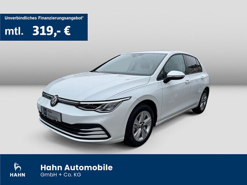 Oryxweiß perlmutteffekt Gebraucht 2023 VW Golf VIII Life Limousine | 25.380 € (Fairer Preis) - Bild 1/3