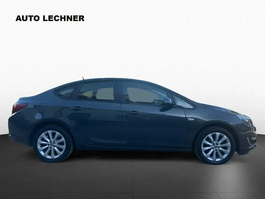 Gebraucht Opel Astra 140 PS (102 kW) 2013 Grau Limousine