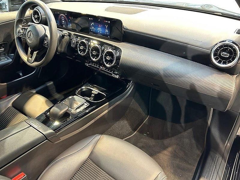 Gebraucht Mercedes CLA250e 160 PS (117 kW) 2021 Unilack nachtschwarz Limousine