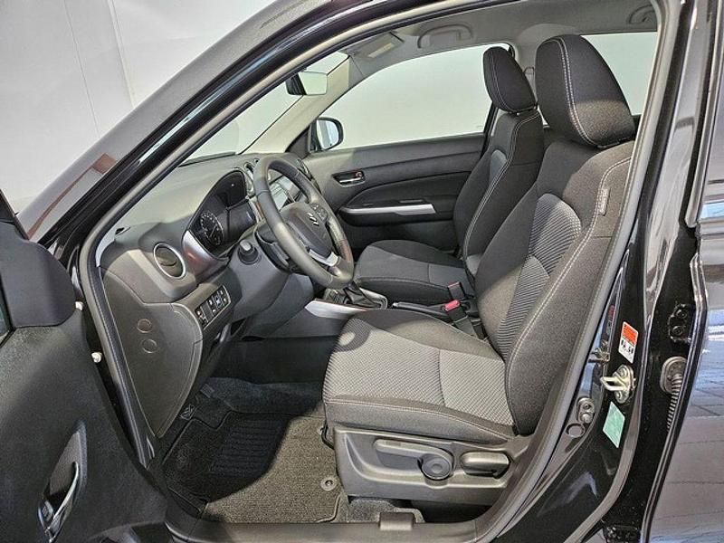Gebraucht Suzuki Vitara Comfort 102 PS (75 kW) 2025 Schwarz SUV