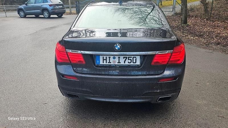 Gebraucht BMW 750 Shadowline 408 PS (300 kW) 2010 Schwarz Limousine