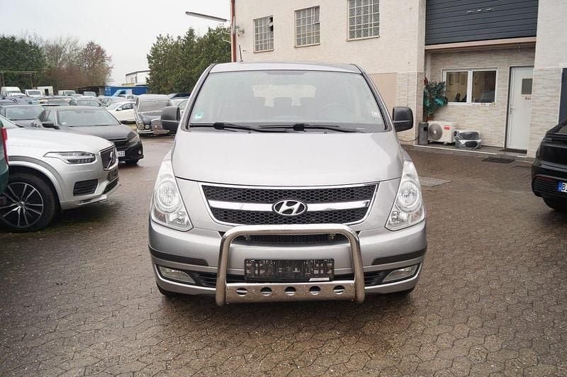 Silber Gebraucht 2011 Hyundai H-1 Comfort Van / Kleinbus | 9.890 € (Fairer Preis) - Bild 1/4