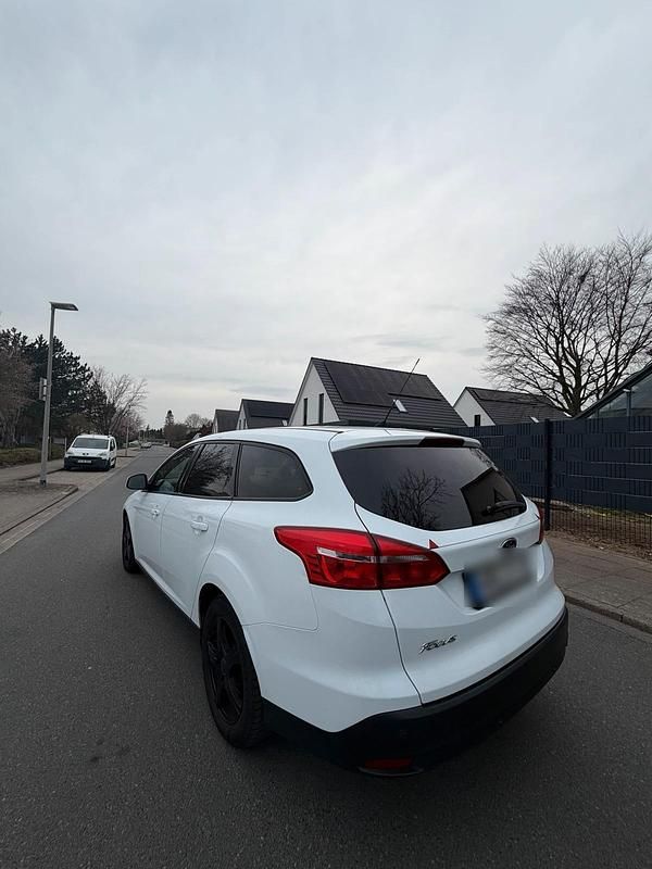 Gebraucht Ford Focus 120 PS (88 kW) 2016 Weiß Kombi