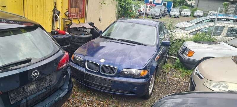Mysticblau metallic Gebraucht 2003 BMW 318 Limousine | 1.000 € - Bild 1/4