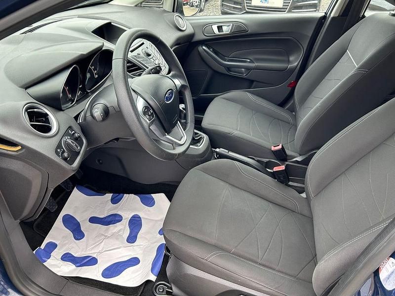 Gebraucht Ford Fiesta Trend 60 PS (44 kW) 2014 Blau Kleinwagen