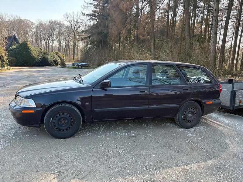 Gebraucht Volvo V40 122 PS (89 kW) 2001 Andere farben Kombi