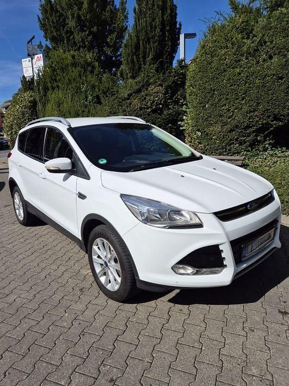 Weiß Gebraucht 2016 Ford Kuga Titanium SUV | 10.500 € (Guter Preis) - Bild 1/4
