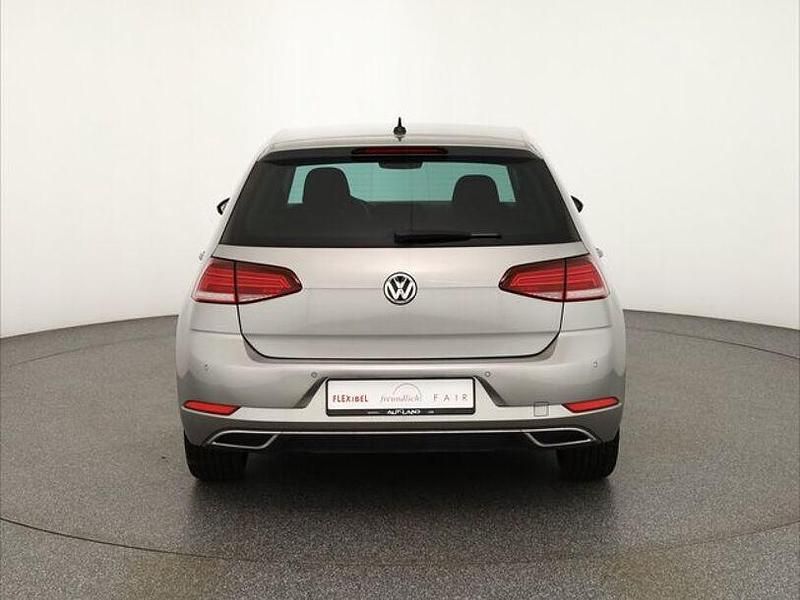 Gebraucht VW Golf VII Highline 150 PS (110 kW) 2018 Tungsten silver metallic Limousine
