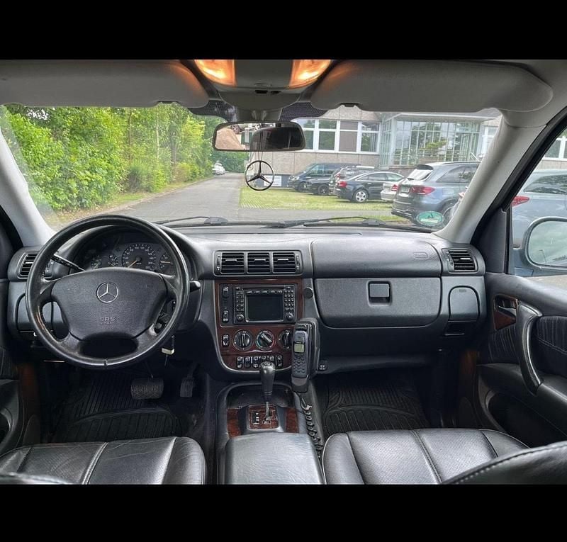 Gebraucht Mercedes ML320 218 PS (160 kW) 2003 Silber SUV