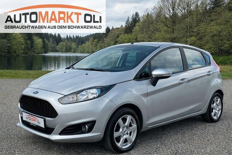 Gebraucht Ford Fiesta Celebration 101 PS (74 kW) 2017 Silber Limousine