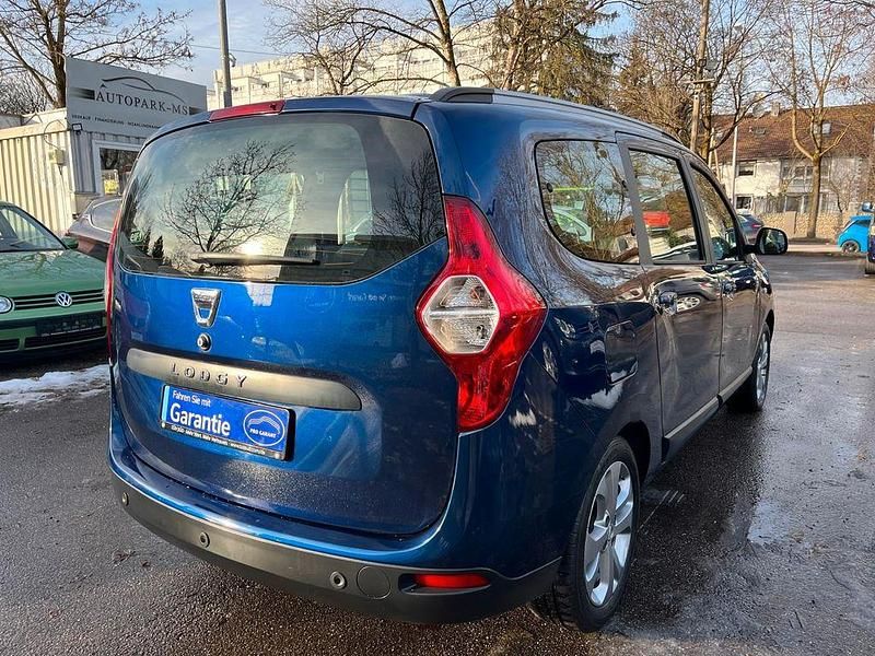 Gebraucht Dacia Lodgy Celebration 116 PS (85 kW) 2015 Blau Van / Kleinbus
