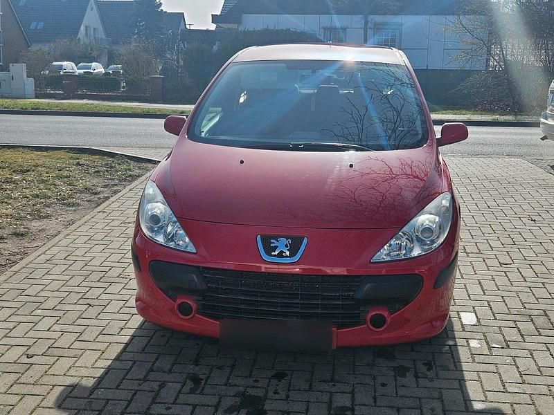 Gebraucht Peugeot 307 88 PS (64 kW) 2008 Rot Limousine