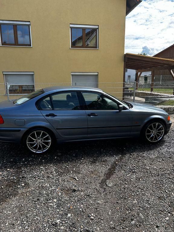 Gebraucht BMW 318 118 PS (86 kW) 1999 Blau Limousine