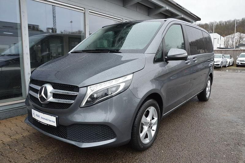 Gebraucht Mercedes V220 Avantgarde Edition 163 PS (119 kW) 2020 Grau Van / Kleinbus