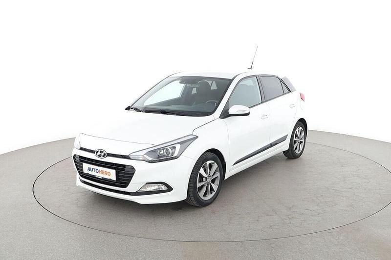 Weiß Gebraucht 2017 Hyundai i20 YES! Limousine | 10.060 € (Fairer Preis) - Bild 1/3