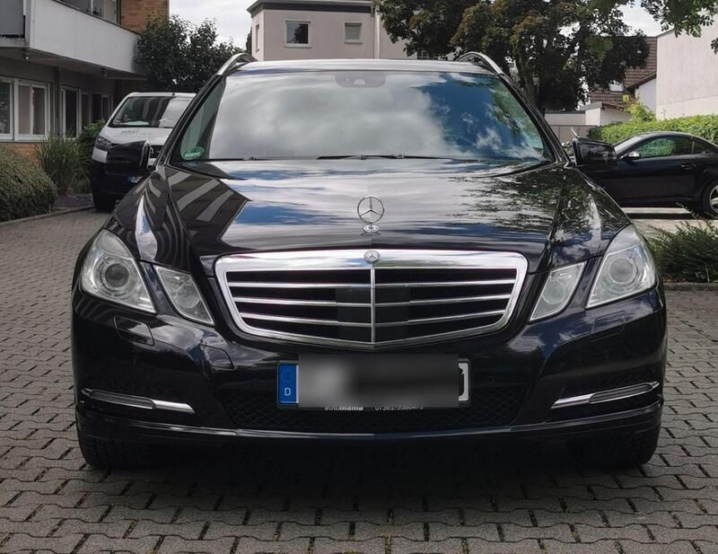 Schwarz Gebraucht 2013 Mercedes E250 Kombi | 9.499 € (Teuer) - Bild 1/4