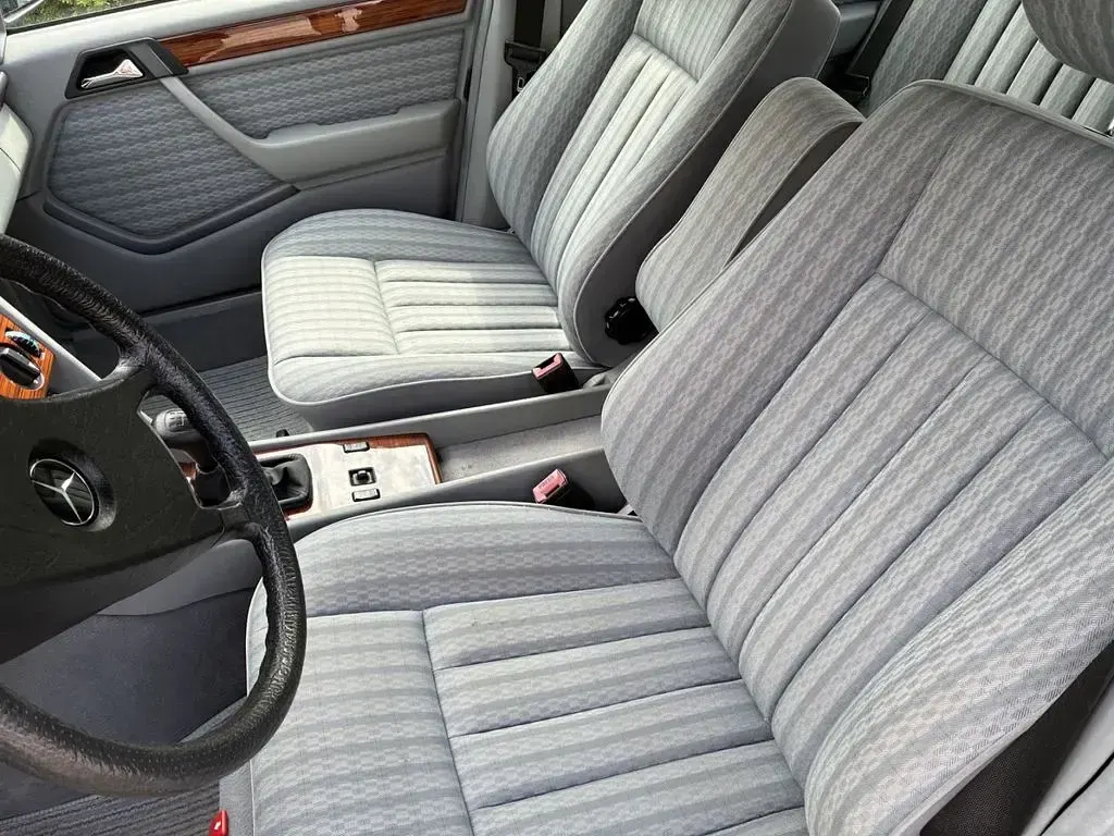 Gebraucht Mercedes 230 132 PS (97 kW) 1990 Grau Limousine