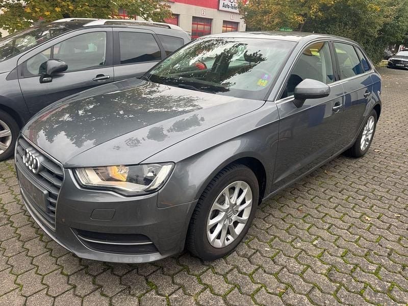 Grau Gebraucht 2015 Audi A3 Sportback Attraction Limousine | 7.300 € (Guter Preis) - Bild 1/4