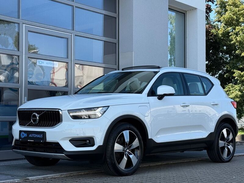 Weiß Gebraucht 2020 Volvo XC40 SUV | 26.890 € (Fairer Preis) - Bild 1/4