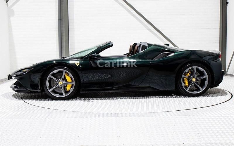 Gebraucht Ferrari SF90 1001 PS (736 kW) 2023 Grün Cabrio