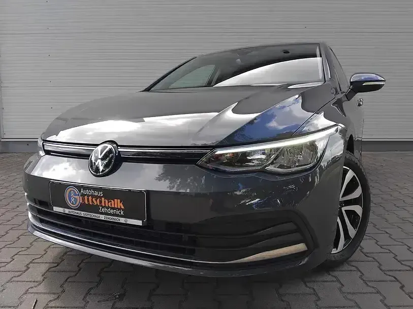 Gebraucht VW Golf VIII 131 PS (96 kW) 2022 Delfingrau metallic Limousine