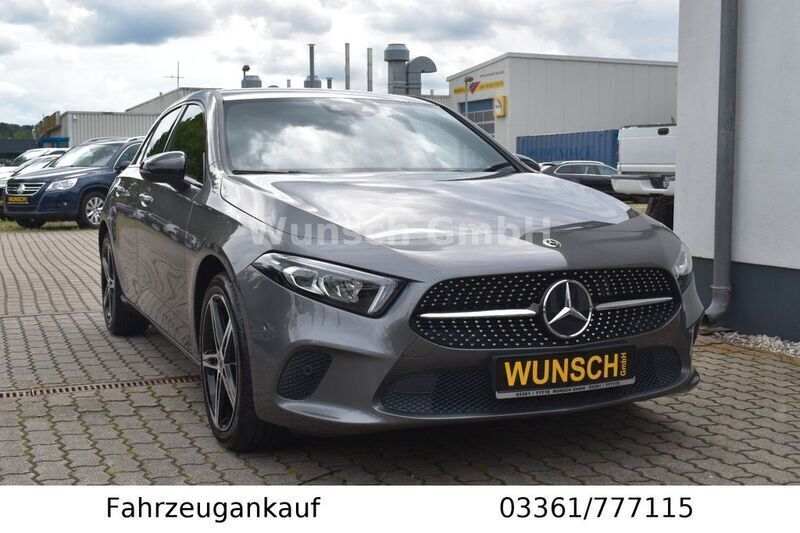 Mountaingrau met. Gebraucht 2019 Mercedes A250 Limousine | 28.990 € (Fairer Preis) - Bild 1/4