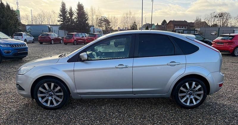 Gebraucht Ford Focus 125 PS (91 kW) 2010 Silber Limousine