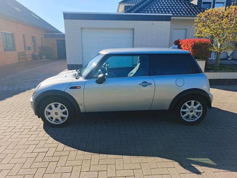 Usata Mini ONE 86 CV (63 kW) 2003 Argento Utilitaria