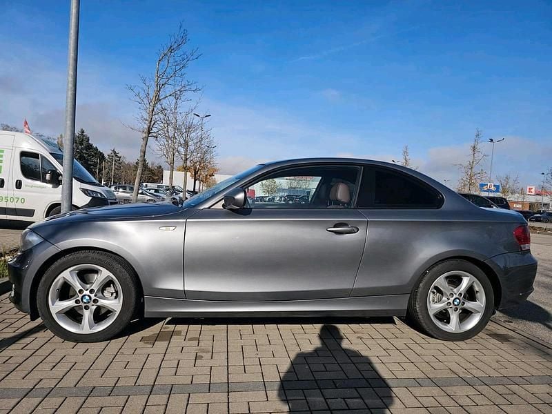 Grau Gebraucht 2010 BMW 120 Coupé Coupé | 6.999 € (Fairer Preis) - Bild 1/4