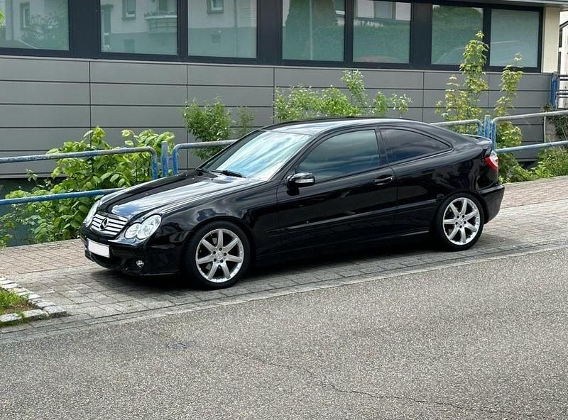 Gebraucht Mercedes C180 143 PS (105 kW) 2006 Schwarz Coupé