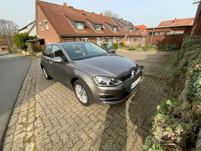 Gebraucht VW Golf VII LOUNGE 86 PS (63 kW) 2015 Beige Limousine