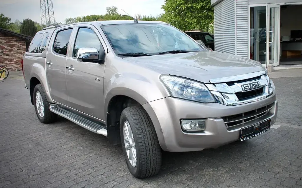Käytetty Isuzu D-Max 163 HP (119 kW) 2016 Peessi Katumaasturi